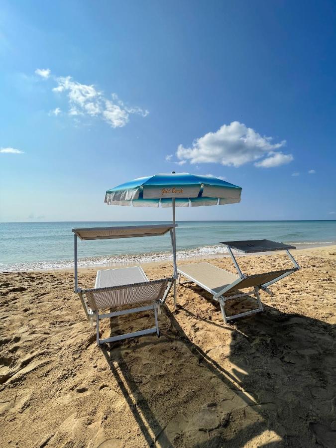 Hotel Salento Gold Beach マリーナ・ディ・ペスコルーゼ エクステリア 写真