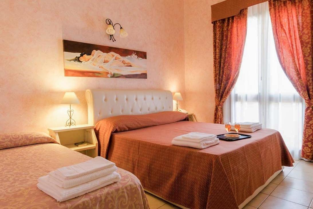 Hotel Salento Gold Beach マリーナ・ディ・ペスコルーゼ エクステリア 写真
