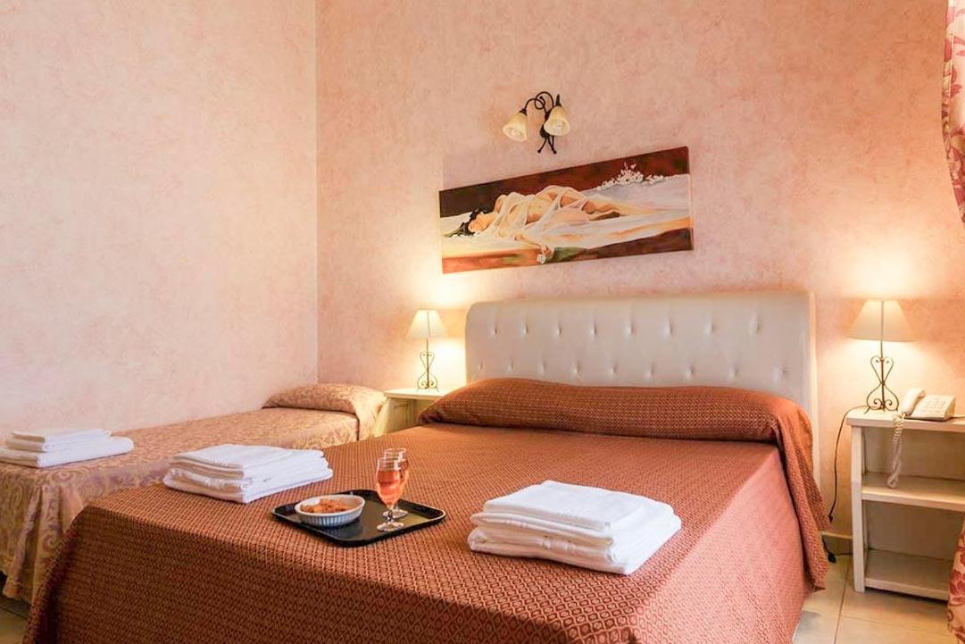 Hotel Salento Gold Beach マリーナ・ディ・ペスコルーゼ エクステリア 写真
