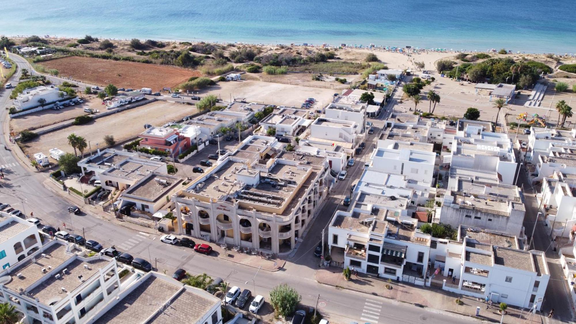 Hotel Salento Gold Beach マリーナ・ディ・ペスコルーゼ エクステリア 写真