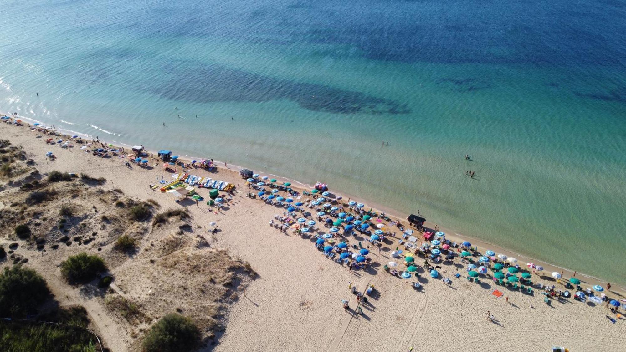 Hotel Salento Gold Beach マリーナ・ディ・ペスコルーゼ エクステリア 写真