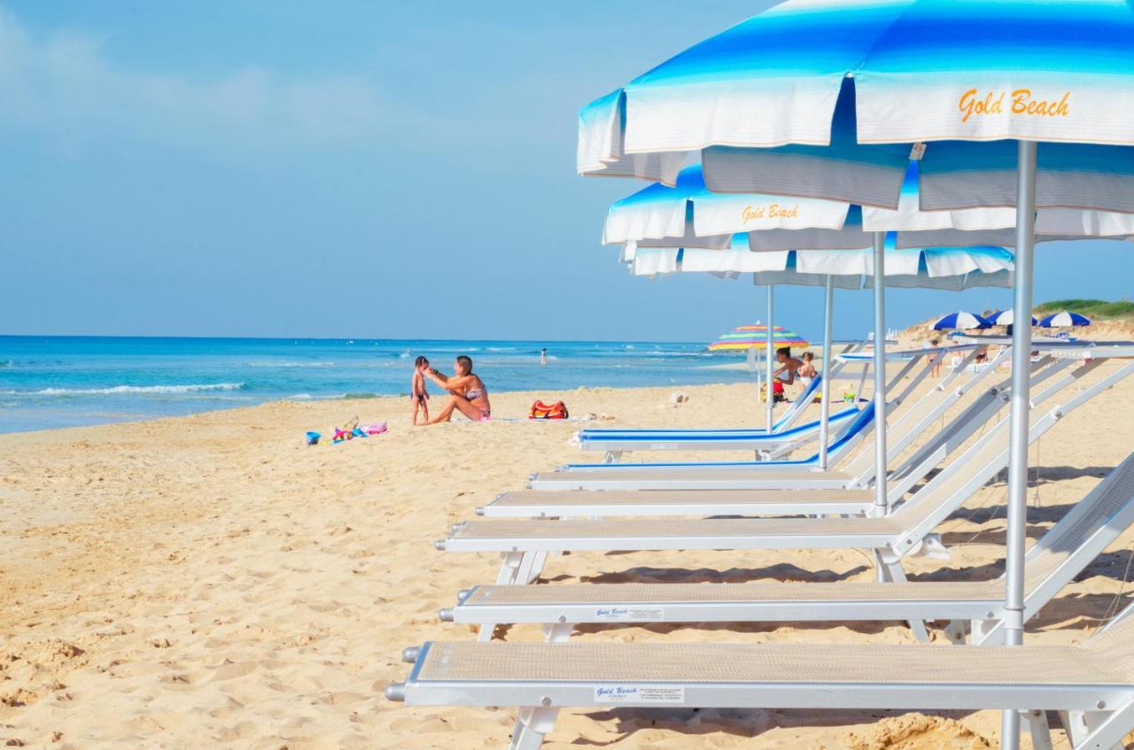 Hotel Salento Gold Beach マリーナ・ディ・ペスコルーゼ エクステリア 写真
