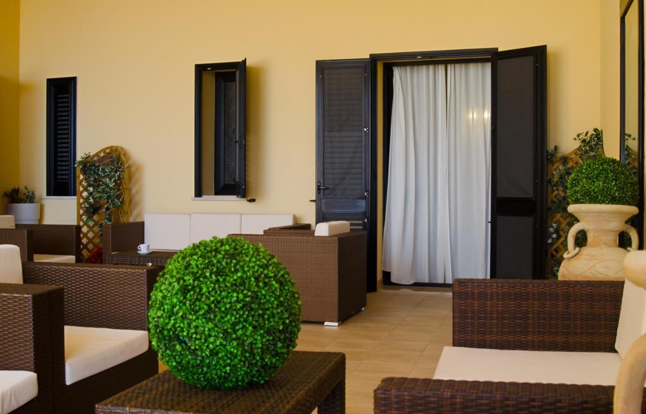 Hotel Salento Gold Beach マリーナ・ディ・ペスコルーゼ エクステリア 写真