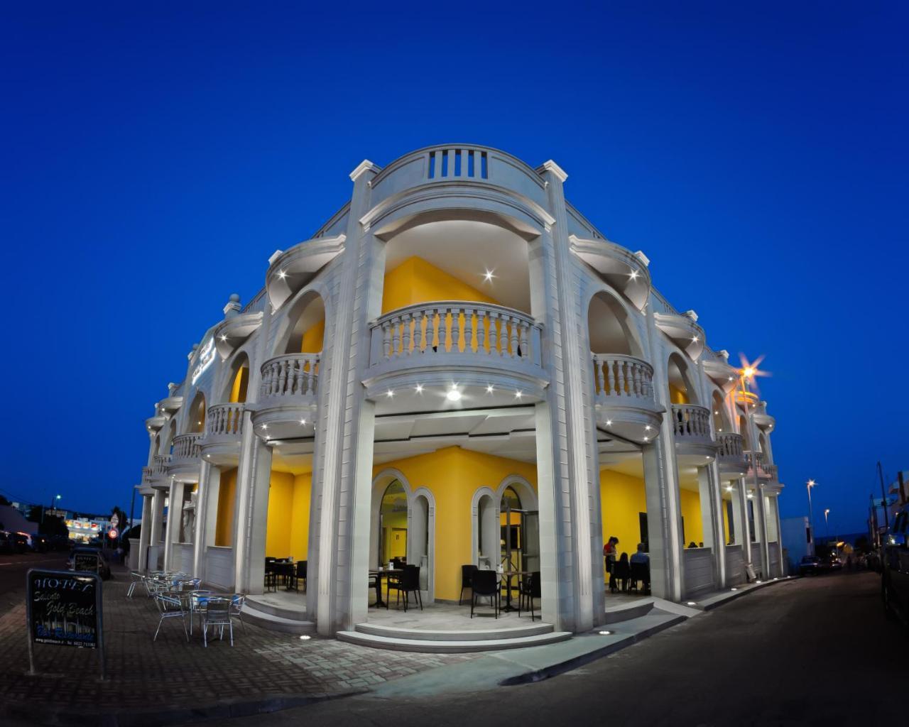 Hotel Salento Gold Beach マリーナ・ディ・ペスコルーゼ エクステリア 写真